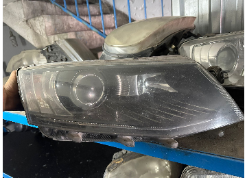 Skoda Octavia çıkma orijinal sağ far