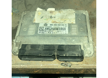 VOLKSWAGEN golf 96 23 motor  beyni çıkma orjinal