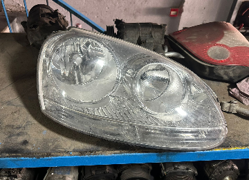Volkswagen jetta çıkma orijinal sağ far